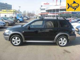 2005 Mitsubishi Outlander Photos