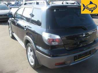 2005 Mitsubishi Outlander Photos