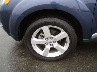 2005 Mitsubishi Outlander Pictures