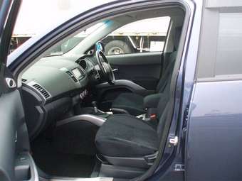 2005 Mitsubishi Outlander Pictures