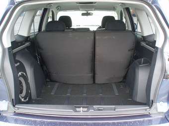 2005 Mitsubishi Outlander Photos