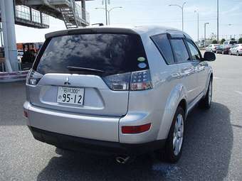2005 Mitsubishi Outlander Images