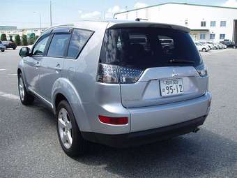 2005 Mitsubishi Outlander Pics