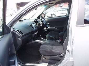 2005 Mitsubishi Outlander Pictures