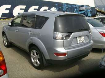 2005 Mitsubishi Outlander Wallpapers