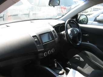 2005 Mitsubishi Outlander Pics