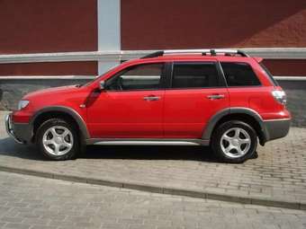 2005 Mitsubishi Outlander Pictures