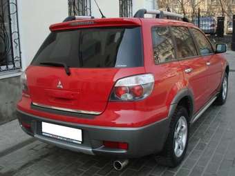 2005 Mitsubishi Outlander Pics