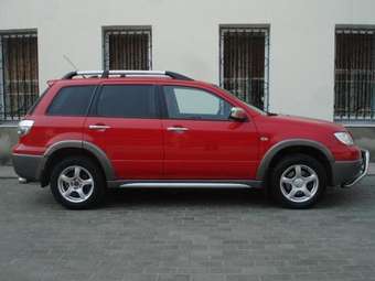 2005 Mitsubishi Outlander Pictures