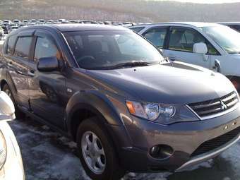 2005 Mitsubishi Outlander Photos