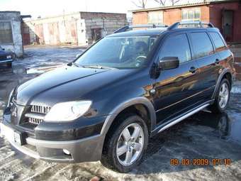 2005 Mitsubishi Outlander Photos