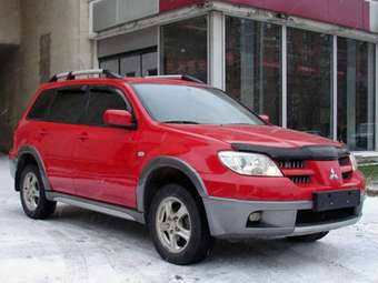 2005 Mitsubishi Outlander Pictures