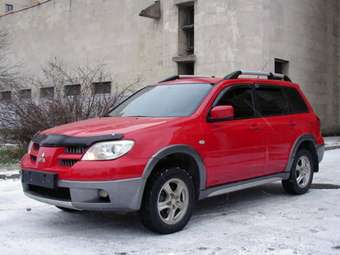 2005 Mitsubishi Outlander Pictures