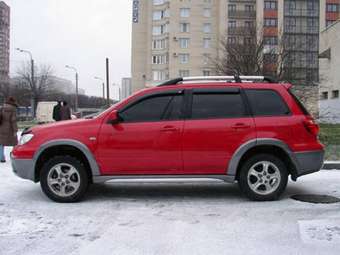 2005 Mitsubishi Outlander Photos