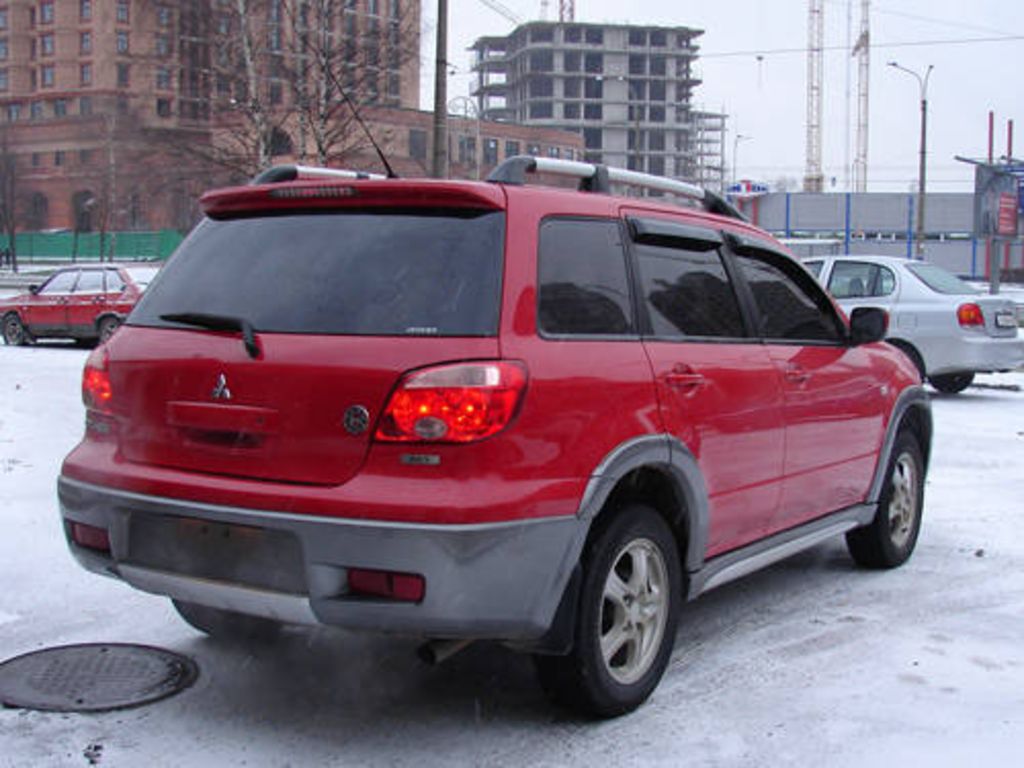 2005 Mitsubishi Outlander specs