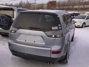 2005 Mitsubishi Outlander Pictures