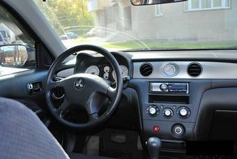 2005 Mitsubishi Outlander Pictures