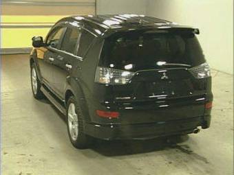 2005 Mitsubishi Outlander Photos