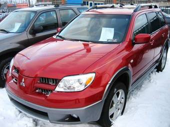 2005 Mitsubishi Outlander Photos