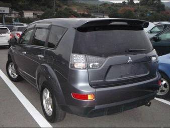 2005 Mitsubishi Outlander Photos