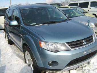 2005 Mitsubishi Outlander Images