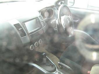 2005 Mitsubishi Outlander Pics