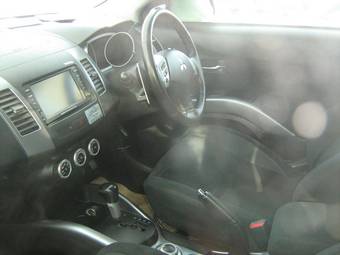 2005 Mitsubishi Outlander Photos