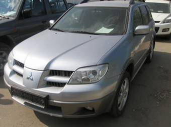 2005 Mitsubishi Outlander Pics