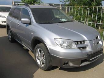 2005 Mitsubishi Outlander Pictures