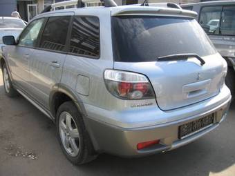2005 Mitsubishi Outlander Photos