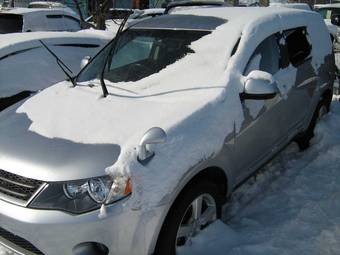 2005 Mitsubishi Outlander Photos