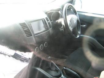 2005 Mitsubishi Outlander Photos