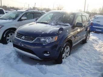 2005 Mitsubishi Outlander Photos