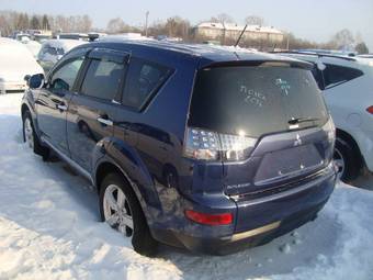 2005 Mitsubishi Outlander Photos