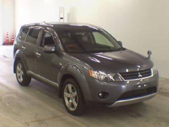 2005 Mitsubishi Outlander Photos