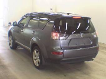 2005 Mitsubishi Outlander Photos