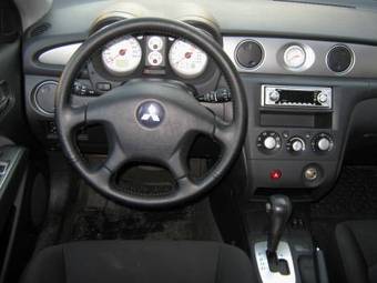 2005 Mitsubishi Outlander Pics