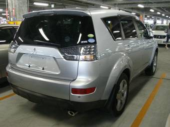 2005 Mitsubishi Outlander Pics