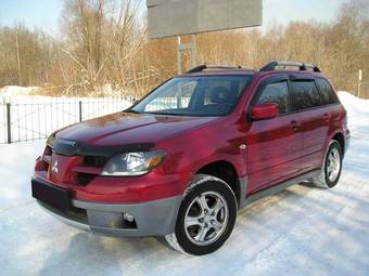 2005 Mitsubishi Outlander Photos