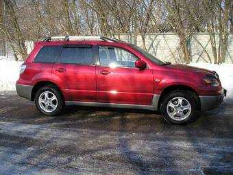 2005 Mitsubishi Outlander Pictures