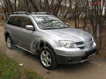 2005 Mitsubishi Outlander Pictures