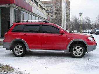 2005 Mitsubishi Outlander Pictures