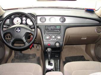 2005 Mitsubishi Outlander Photos