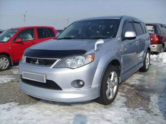 2005 Mitsubishi Outlander Photos