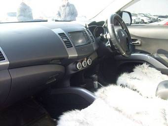 2005 Mitsubishi Outlander Images