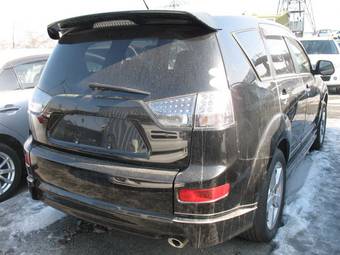 2005 Mitsubishi Outlander Photos