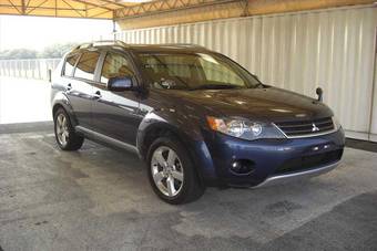 2005 Mitsubishi Outlander Photos