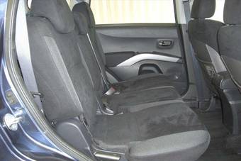 2005 Mitsubishi Outlander Images