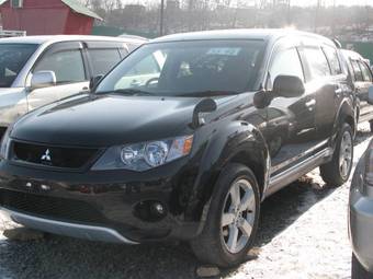 2005 Mitsubishi Outlander Photos