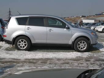 2005 Mitsubishi Outlander Images